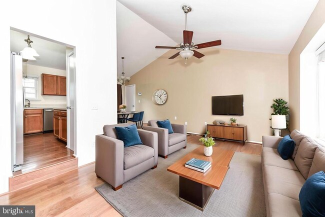 property at 10135 Forest Hill Cir