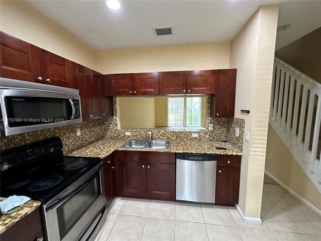 2718 SW 82nd Ave in Miramar, FL - Building Photo - Building Photo