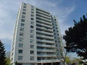 Fontenay Court II in Toronto, ON - Building Photo - Building Photo