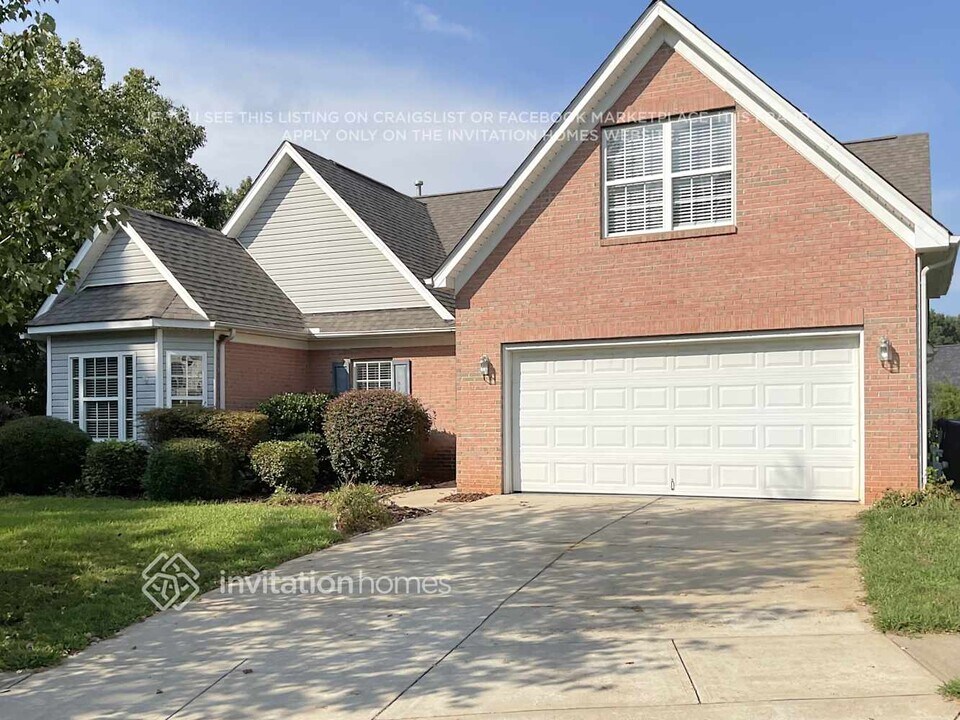 4104 Plum Creek Ct in Monroe, NC - Foto de edificio