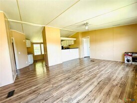 1203 W Main St in Gatesville, TX - Building Photo