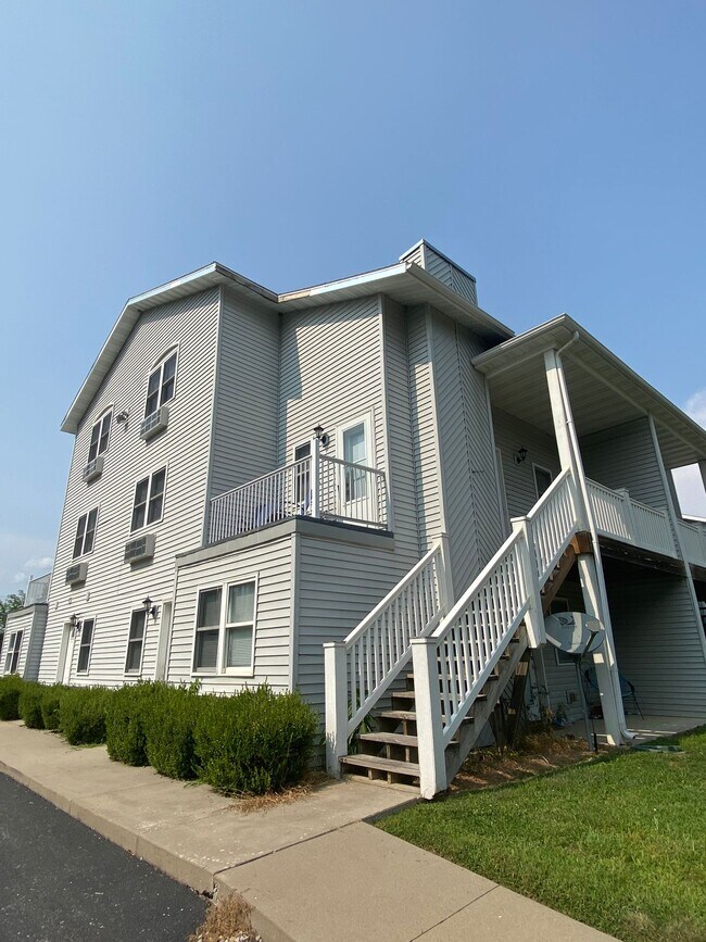 318 E Davis St in Fayette, MO - Building Photo - Building Photo