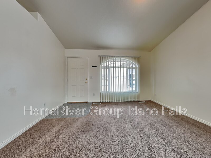 3676 Briar Creek Ln in Ammon, ID - Foto de edificio