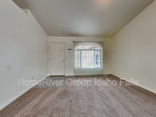 3676 Briar Creek Ln in Ammon, ID - Building Photo - Building Photo