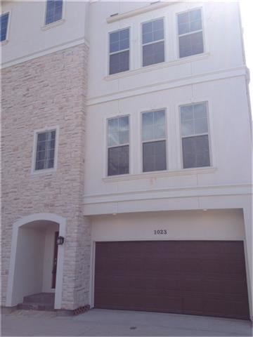 5226 Kiam St in Houston, TX - Foto de edificio - Building Photo