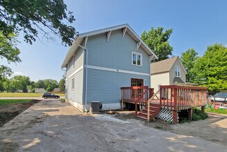 1221 6th St in Brookings, SD - Foto de edificio - Building Photo