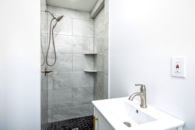 465 Washington Blvd, Unit 1st in Long Beach, NY - Building Photo - Building Photo