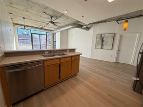 115 W Peachtree Pl NW in Atlanta, GA - Foto de edificio - Building Photo