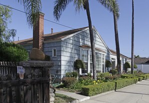 Uptown Gardens in San Diego, CA - Building Photo