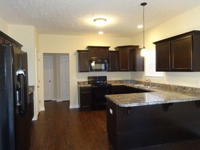 5566 Oak Chase Dr in Antioch, TN - Building Photo - Building Photo