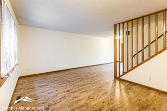 1907 Crescent Dr in Manhattan, KS - Building Photo - Building Photo