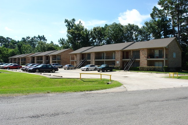 Treadway Place in Beaumont, TX - Building Photo - Building Photo