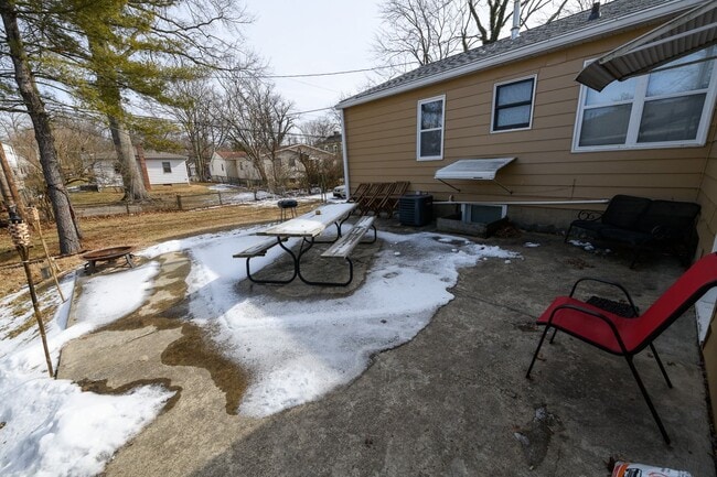 property at 409 S Swain Ave