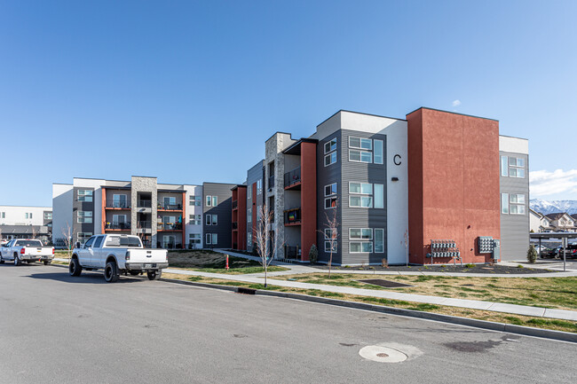 West Square Condominiums in Clearfield, UT - Building Photo - Building Photo