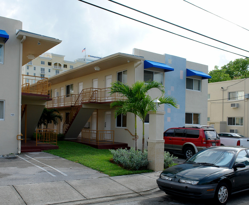 155 SW 12th St in Miami, FL - Building Photo