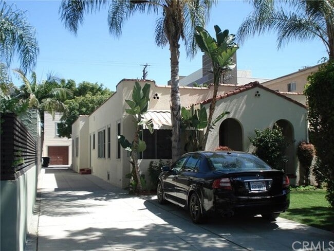 950 North Hayworth Avenue, Unit A in West Hollywood, CA - Foto de edificio - Building Photo