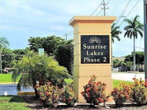 8305 Sunrise Lakes Blvd in Sunrise, FL - Building Photo - Building Photo