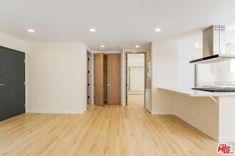 835 S Sherbourne Dr in Los Angeles, CA - Building Photo - Building Photo