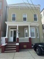 107 Poplar St in Jersey City, NJ - Building Photo