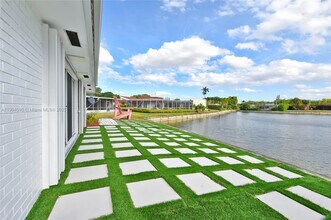 5602 White Cedar Ln in Tamarac, FL - Building Photo - Building Photo