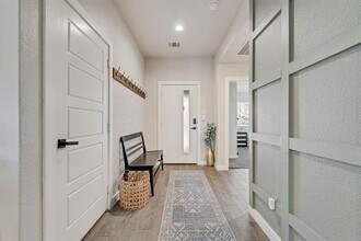 1513 Hulen Park Trl in Alvarado, TX - Foto de edificio - Building Photo