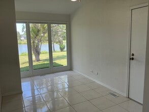 1930 N Lakeside Plaza in Hoffman Estates, IL - Building Photo - Building Photo