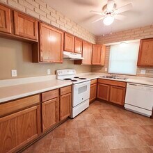 5205 N Montclair Ave in Peoria Heights, IL - Foto de edificio - Building Photo