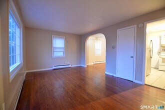 136 Forest Rd in West Haven, CT - Building Photo - Building Photo