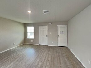 10618 Varmus Dr in Converse, TX - Building Photo - Building Photo