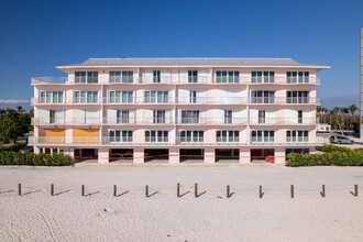 Hickory Shores in Bonita Springs, FL - Foto de edificio - Building Photo