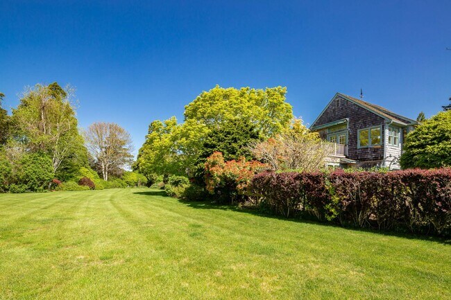 146 Westminster Rd in Water Mill, NY - Building Photo - Building Photo