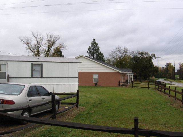 4708 Pond Branch Rd in Leesville, SC - Foto de edificio - Building Photo