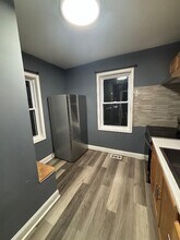 2401 S 54th St, Unit Apt 2 Flor in Philadelphia, PA - Foto de edificio - Building Photo