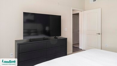 8989 West Rd in Houston, TX - Foto de edificio - Building Photo