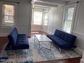 327 Roosevelt Ave in Ocean Township, NJ - Foto de edificio - Building Photo