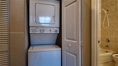 374 NE 27th Ave in Homestead, FL - Building Photo - Building Photo