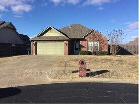 9805 E 108th Ct N in Owasso, OK - Building Photo