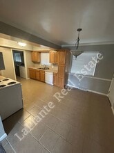 1921 Northover Rd in Toledo, OH - Foto de edificio - Building Photo