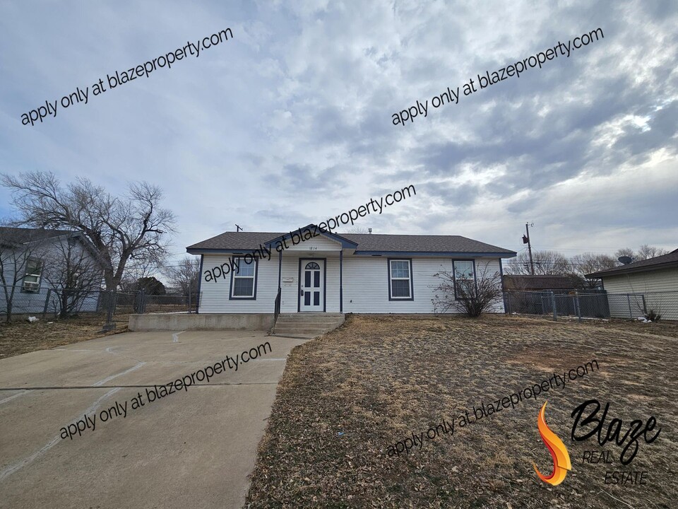 1814 Maple St in Amarillo, TX - Building Photo