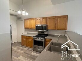 1844 W Henderson St, Unit A-501 in Chicago, IL - Building Photo