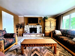 7000 S 2300 E in Cottonwood Heights, UT - Foto de edificio - Building Photo