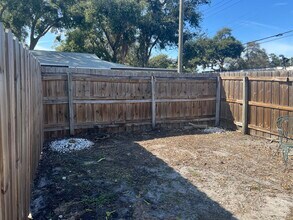 7101 Dartmouth Ave N, Unit 4 in St. Petersburg, FL - Foto de edificio - Building Photo