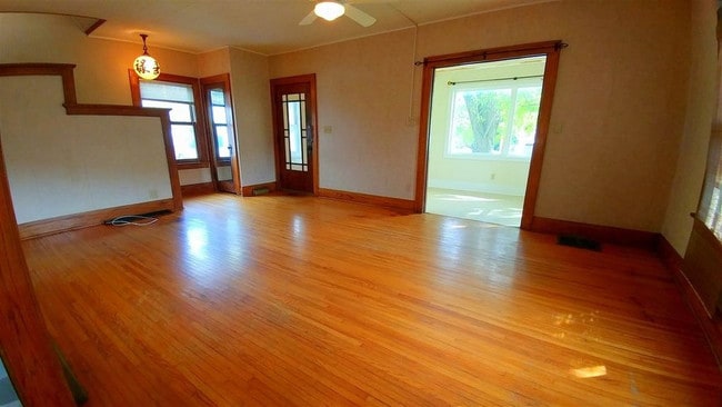 2115 Olive St in Cedar Falls, IA - Building Photo - Building Photo