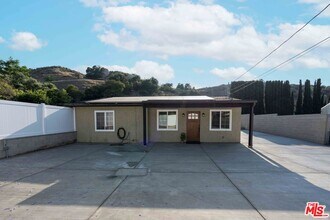 9701 Wheatland Ave in Los Angeles, CA - Building Photo - Building Photo