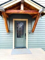 555 NE Seward Ave in Bend, OR - Building Photo