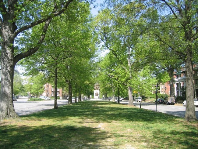 3009 Monument Ave in Richmond, VA - Building Photo - Building Photo