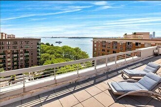 2 S End Ave in New York, NY - Building Photo - Building Photo