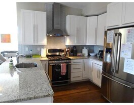 380 W Broadway, Unit 401 in Boston, MA - Building Photo