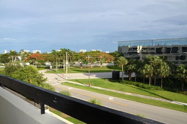 property at 1401 N Federal Hwy