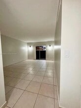 10786 N Kendall Dr in Miami, FL - Building Photo - Building Photo